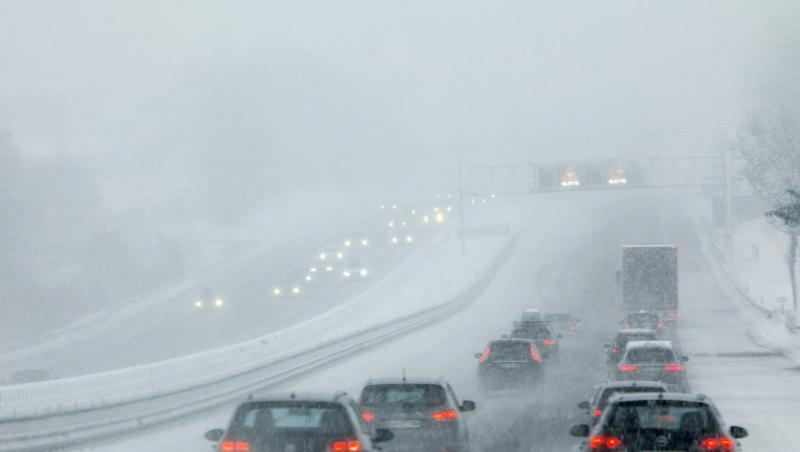 Autofahrer sind bei starkem Schneefall auf der Autobahn unterwegs. Foto: Bernd März/Archiv Autofahrer sind bei starkem Schneefall auf der Autobahn unterwegs. Foto: Bernd März/Archiv