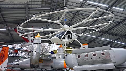 Das Flugtaxi VC200, auch "White Lady" genannt, ist der erste elektronische Senkrechtstarter, der bemannt geflogen ist - und das weltweit.