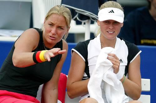 Immer für ihre Tennis-Mädels wie hier Anna-Lena Grönefeld da: Barbara Rittner (l.).