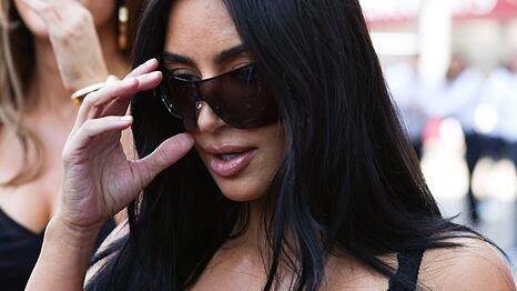 Kim Kardashian bezeichnete den &Uuml;berfall in einer Erkl&auml;rung als "zutiefst traumatische Erfahrung".