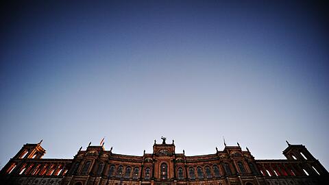 Der Bayerische Landtag, hier werden Gesetze, auch mit bayerischem Verfassungsrang auf den Weg gebracht.