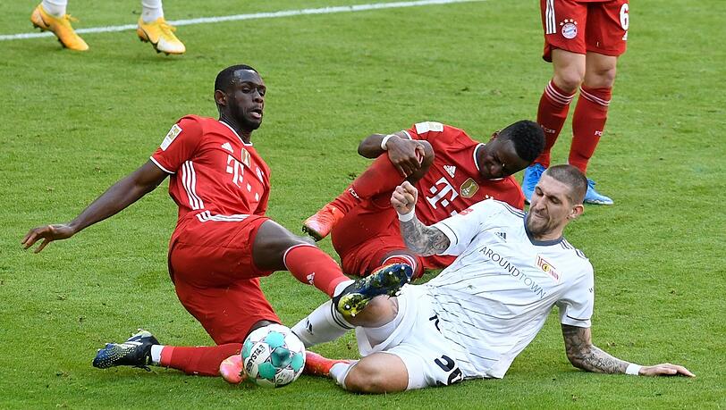 Voller Einsatz bei seinem Comeback gegen Union Berlin: Bayerns Youngster Tanguy Nianzou (l.).