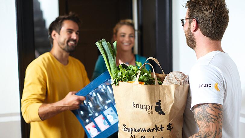 Knuspr kann in einigen Ländern ein Lieferfenster von 15 Minuten und eine Lieferung innerhalb von 90 Minuten nach der Bestellung anbieten.