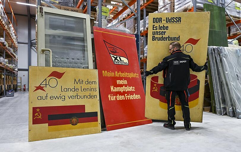 Museale Abwicklung eines Staates: Das im März 2025 eröffnete "DDR Museum Depot" in Marzahn ist eine der größten Sammlungen von Alltagsobjekten aus der DDR mit rund 360.000 Exponaten.