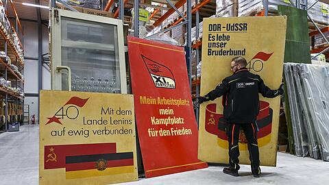 Museale Abwicklung eines Staates: Das im März 2025 eröffnete "DDR Museum Depot" in Marzahn ist eine der größten Sammlungen von Alltagsobjekten aus der DDR mit rund 360.000 Exponaten.