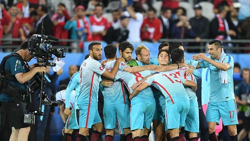 Die Türkei darf noch auf das Achtelfinale hoffen. Die Türkei darf noch auf das Achtelfinale hoffen.