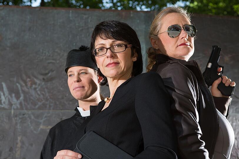 Pastorin (Jutta Simon), Notarin (Christine Berndl) und Kommissarin (Ines Geislinger) in seltener Eintracht.