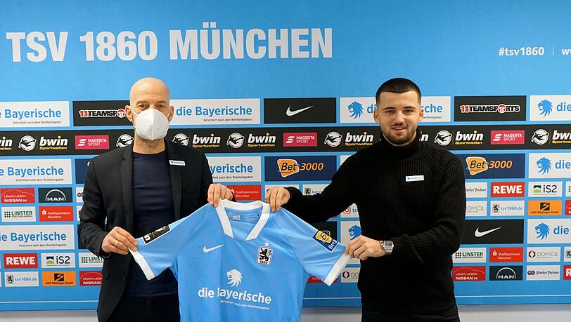 Neuzugang bei den Löwen: Keanu Staude (r.) mit Sport-Geschäftsführer Günther Gorenzel.