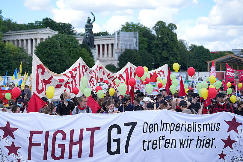 "Fight G7": Demonstranten auf der Theresienwiese.