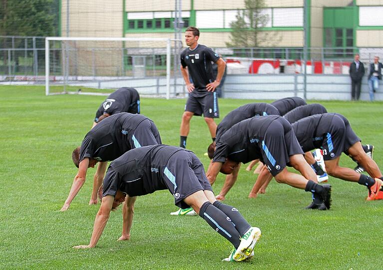 Erste Trainingseinheit der Löwen auf dem Sportplatz von Wörgl.