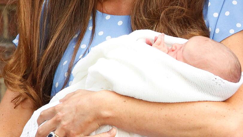 Es ist der erste Blick, den die Welt auf das Royal Baby werfen darf. Es ist der erste Blick, den die Welt auf das Royal Baby werfen darf.