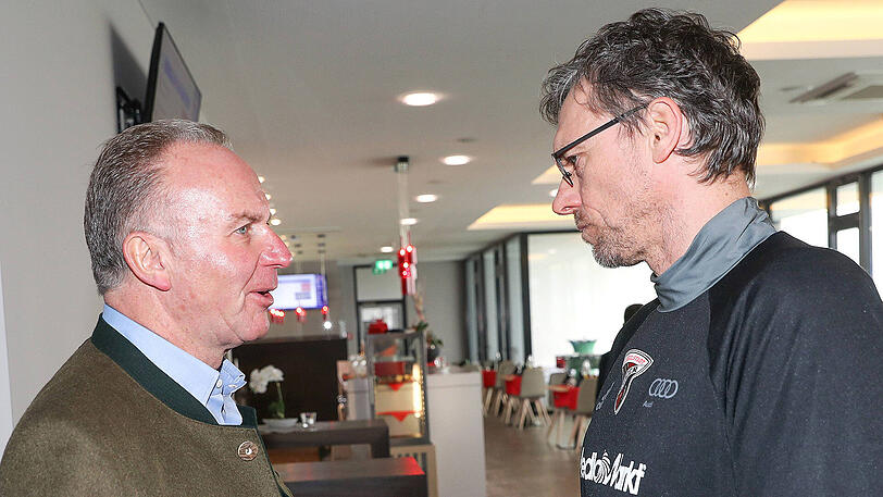 Kennen sich bestens: Ingolstadts Co-Trainer Michael Henke und Bayern-Vorstandsboss Karl-Heinz Rummenigge (links).