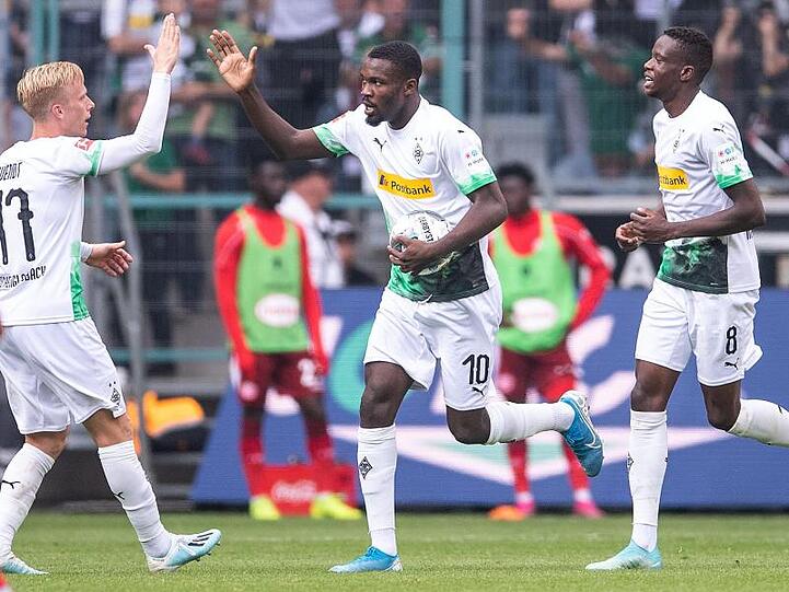 Der eingewechselte Marcus Thuram (M) erzielte beide Gladbacher Treffer.