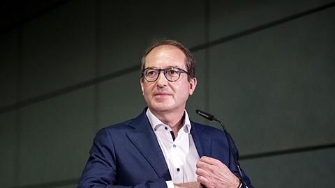 Alexander Dobrindt, CSU-Landesgruppenchef im Bundestag, vor der Presse.