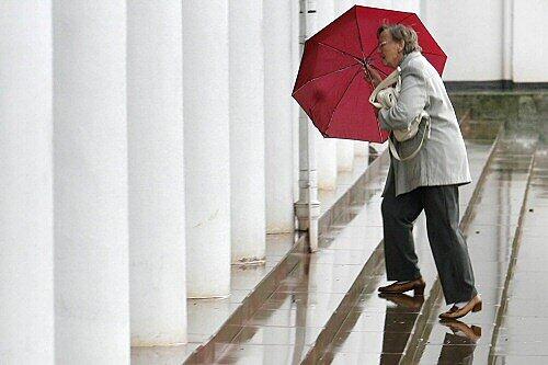 Vielerorts sollten Spaziergänger einen Regenschirm mitnehmen