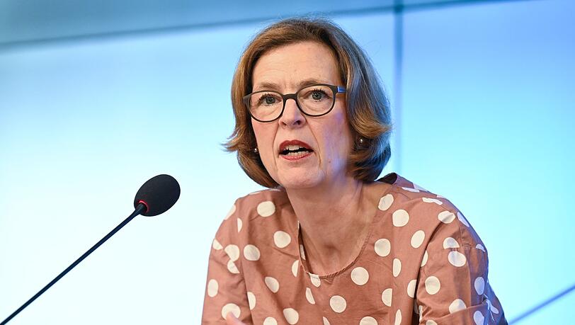 Beate Bube, Präsidentin des Landesamtes für Verfassungsschutz, spricht im Landtag.