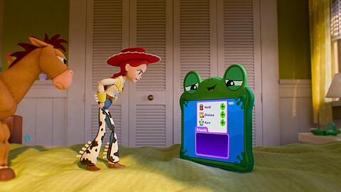 &Auml;rger um die digitale Konkurrenz: Bullseye und Jessie vor dem Lilypad in &bdquo;Toy Story 5&ldquo;.