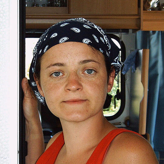 Zschäpe mit Kopftuch - ein Foto von 2004.