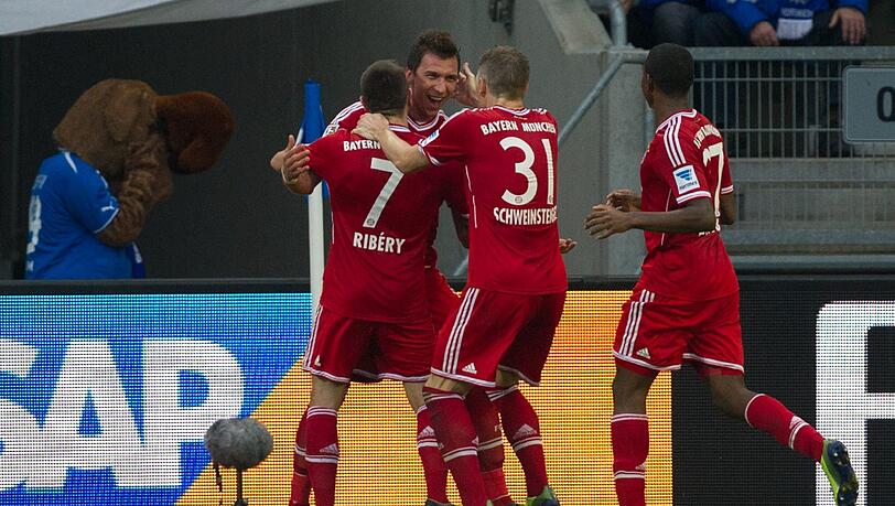 Die Bayern jubeln nach dem Ausgleich zum 1:1 durch Mario Mandzukic. Die Bayern jubeln nach dem Ausgleich zum 1:1 durch Mario Mandzukic.
