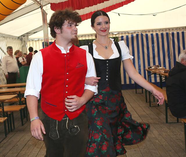 Trachtenmodenschau auf dem 27. Haderner Dorffest. Die Bilder.