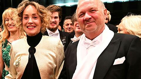 Der US-Star trug eine modische Kreation im Klimt-Stil.