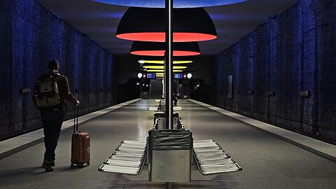 Lichtdesigner Ingo Maurer hat die U-Bahnstation, die 1998 er&ouml;ffnet wurde, gestaltet. Seitdem ist sie ein beliebtes Fotomotiv, weit &uuml;ber die Grenzen der Stadt hinaus.