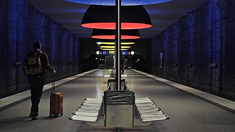 Lichtdesigner Ingo Maurer hat die U-Bahnstation, die 1998 er&ouml;ffnet wurde, gestaltet. Seitdem ist sie ein beliebtes Fotomotiv, weit &uuml;ber die Grenzen der Stadt hinaus.