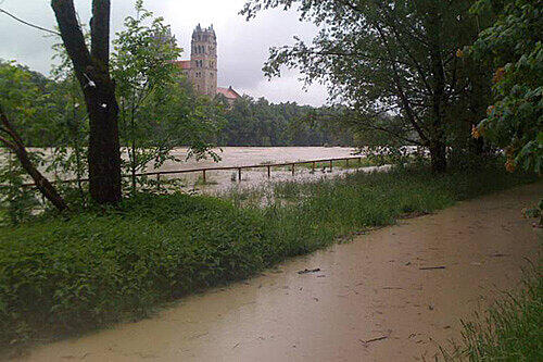 Die Isar-Auen werden überschwemmt.