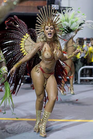 Ziemlich bunt, ziemlich heiß und ziemlich nackt: Beim Sambodromo tobt der brasilianische Karneval bei Temperaturen von über 30 Grad. Die Bilder.