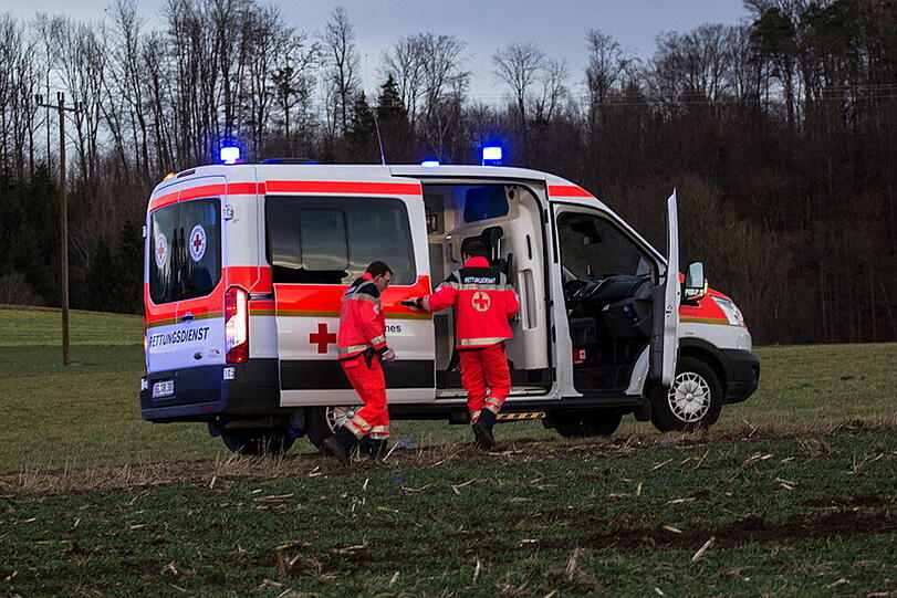 Bei Sillersdorf hat sich ein betrunkener Mann mit seinem Audi überschlagen. Die Bilder von der Unfallstelle.
