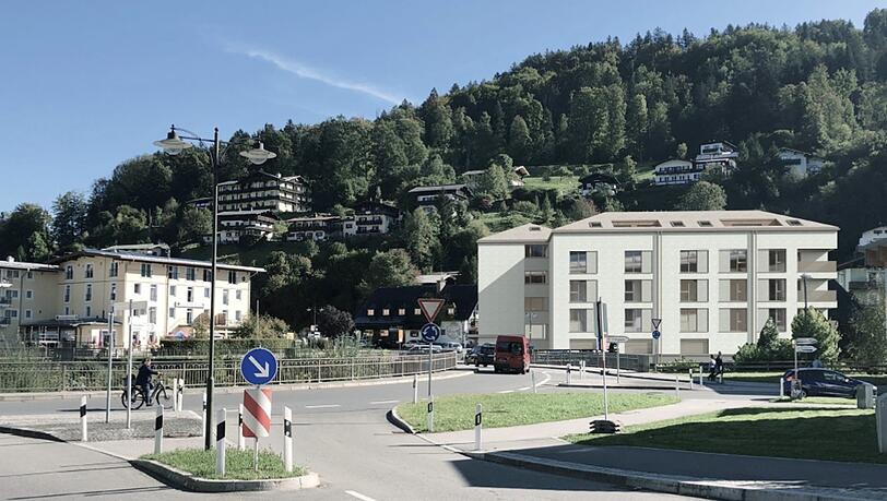 Der Neubau der Sparkasse an zentraler Stelle in Berchtesgaden soll allein Mitarbeitern von örtlichen Firmen zur Verfügung stehen.