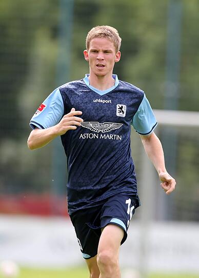 Und auch die kroatische Neuverpflichtung Marin Tomasov arbeitet hart für die neue Saison.