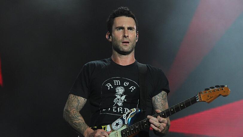 Sänger Adam Levine meldet sich zu den Fremdgehgerüchten persönlich zu Wort.