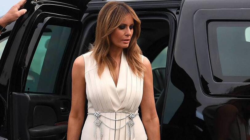 Sie wählte ein Gucci-Kleid: Melania Trump bei ihrer Ankunft im französischen Biarritz