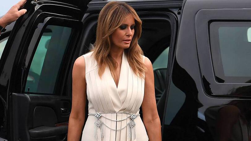 Sie wählte ein Gucci-Kleid: Melania Trump bei ihrer Ankunft im französischen Biarritz Sie wählte ein Gucci-Kleid: Melania Trump bei ihrer Ankunft im französischen Biarritz
