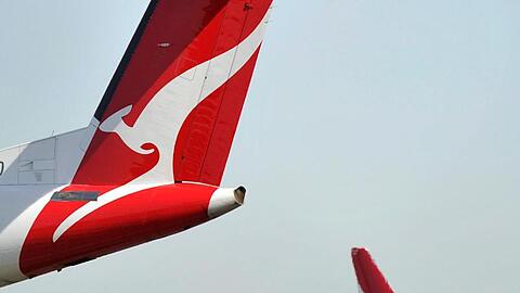 Die australische Fluggesellschaft Qantas will mehrere baugleiche Flugzeuge einer Inspektion unterziehen.