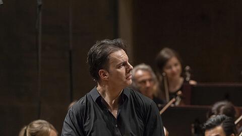 Teodor Currentzis und das SWR Symphonieorchester.