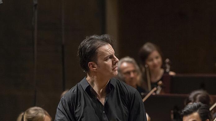 Teodor Currentzis und das SWR Symphonieorchester.