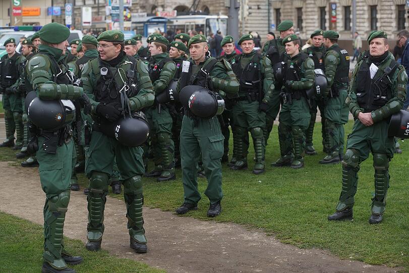 Am Rande der Anti-Nazi-Demo am Samstag: Die Münchner Polizei wird auch zum Prozessauftakt verstärkt im Einsatz sein.