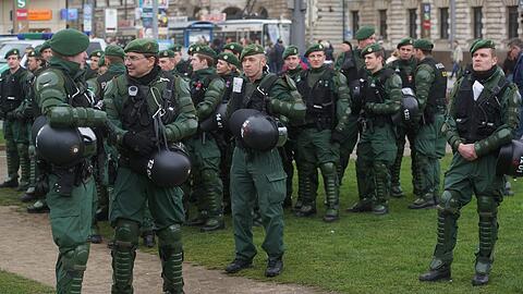 Am Rande der Anti-Nazi-Demo am Samstag: Die Münchner Polizei wird auch zum Prozessauftakt verstärkt im Einsatz sein.