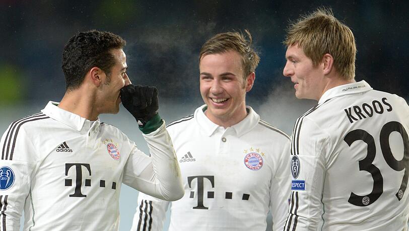 Mittelfeld-Könner unter sich: Thiago, Götze und Kroos (v.l.) beim 3:1 in Moskau. Mittelfeld-Könner unter sich: Thiago, Götze und Kroos (v.l.) beim 3:1 in Moskau.
