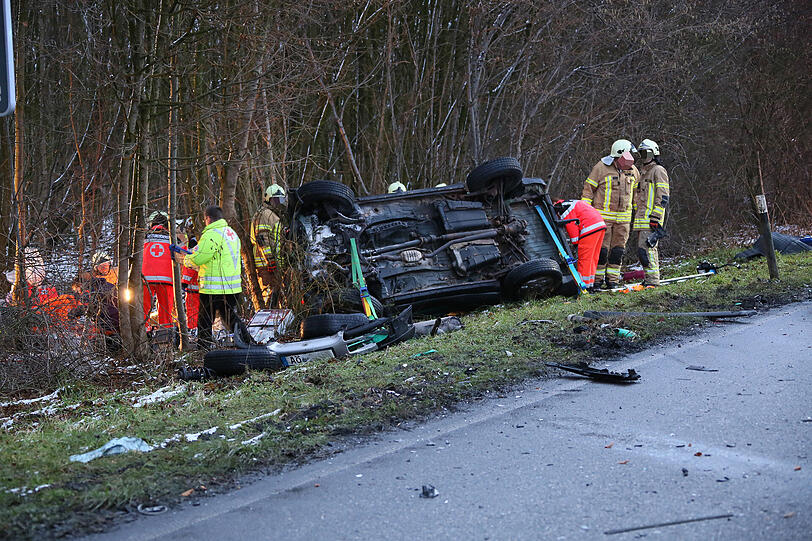 Schwerer Verkehrsunfall bei Altötting: eine Persone wurde getötet, vier weitere schwer Verletzt!
