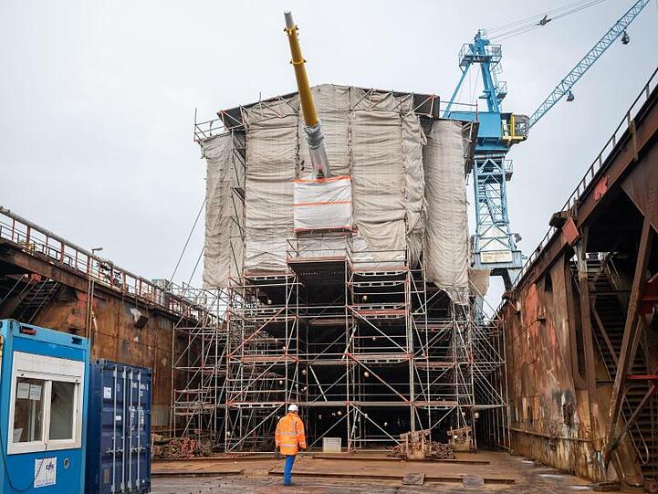 Die sich in Reparatur befindende "Gorch Fock" in Bremerhaven.
