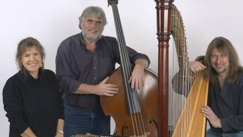 Der Fraunhofer Saitenmusik sei dank, dass die schwierigen Zeiten für die Volksmusik vorbei sind. Der Fraunhofer Saitenmusik sei dank, dass die schwierigen Zeiten für die Volksmusik vorbei sind.