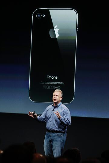 Am Dienstag stellte Apple die neueste Version des beliebten Smartphones seiner Fangemeinde im kalifornischen Cupertino vor. Im Bild: Senior Vice President Phil Schiller.
