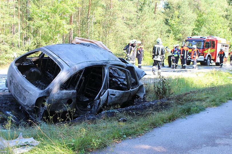 Das Geschlecht der Person am Steuer des ersten Wagens war zunächst ebenso unklar wie die Identitäten der weiteren Beteiligten.