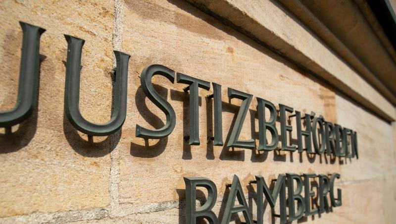 "Justizbehörden Bamberg" steht an der Außenfassade am Landgericht Bamberg. Foto: Daniel Karmann/Archiv "Justizbehörden Bamberg" steht an der Außenfassade am Landgericht Bamberg. Foto: Daniel Karmann/Archiv