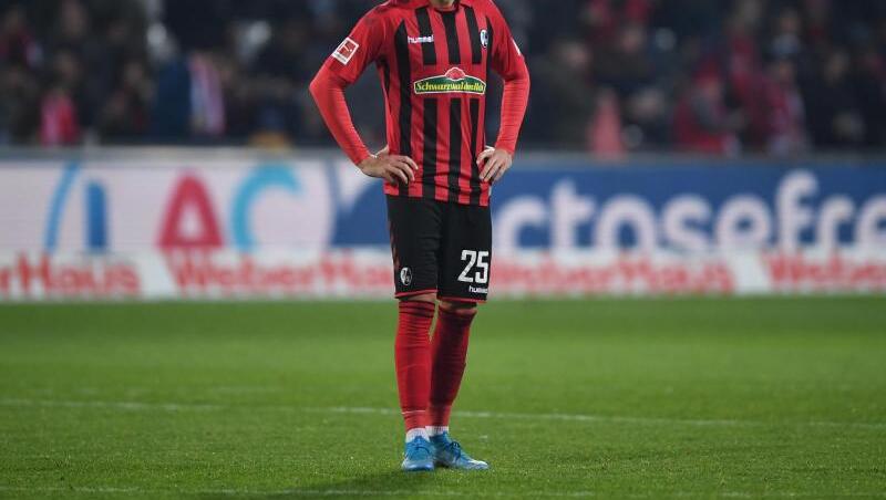 Robin Koch wird den SC Freiburg nun doch nicht in Richtung Leipzig verlassen. Robin Koch wird den SC Freiburg nun doch nicht in Richtung Leipzig verlassen.