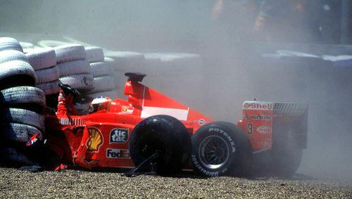 "Und dann denke ich 'aha, so fühlt es sich wahrscheinlich an, wenn du dann auf dem Weg nach oben bist'": Michael Schumacher war 1999 in Silverstone in eine Mauer gerast, brach sich sein Bein - und dachte, er müsste sterben. "Und dann denke ich 'aha, so fühlt es sich wahrscheinlich an, wenn du dann auf dem Weg nach oben bist'": Michael Schumacher war 1999 in Silverstone in eine Mauer gerast, brach sich sein Bein - und dachte, er müsste sterben.