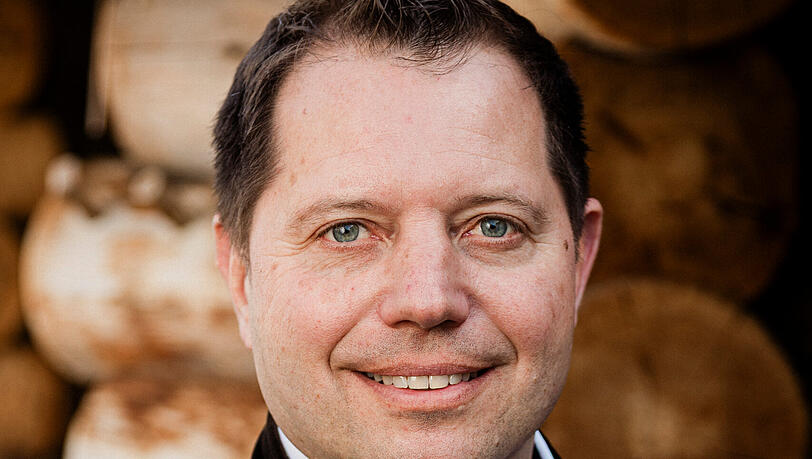 Seit über zehn Jahren führt Christian Bär den Alpenhof Murnau erfolgreich als Hotelchef und -betreiber. Seit über zehn Jahren führt Christian Bär den Alpenhof Murnau erfolgreich als Hotelchef und -betreiber.